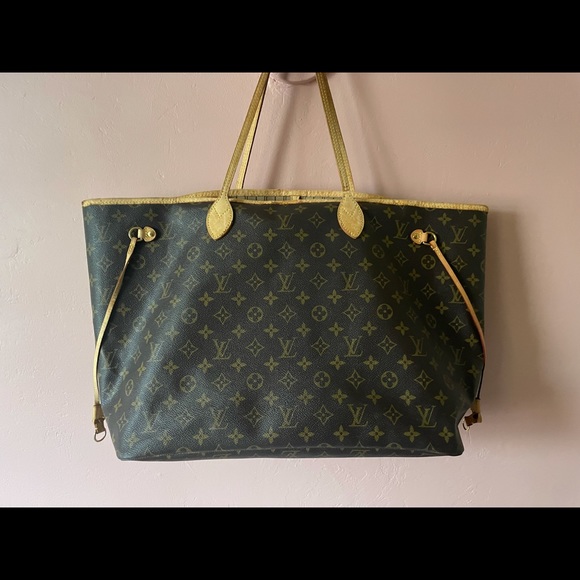 Louis Vuitton Handbags - LV Monogram Neverfull Bag